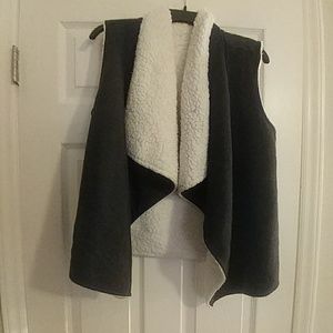 Reversible, warm vest